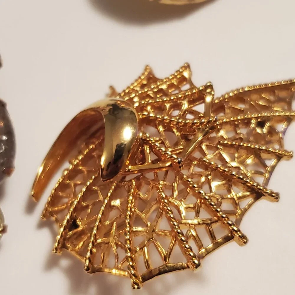 6 Pins or Brooches, items # A -1210-1215.  wt. 142 grams . - Picture 4 of 14